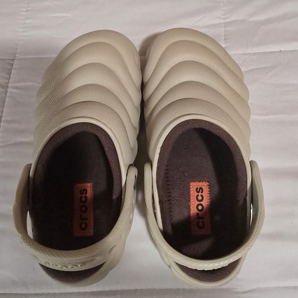 Crocs Classic Lined Overpuff Clog (Moth/Beige) Like New